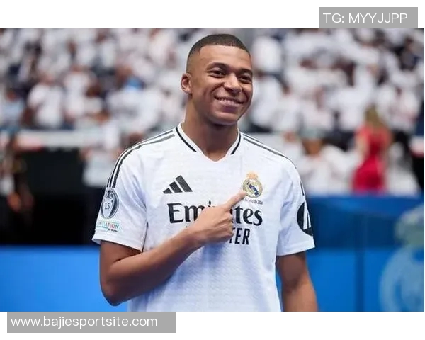 姆巴佩将于周五在伯纳乌包厢领取上赛季欧洲金靴奖盛典即将举行 姆巴佩将于周五在伯纳乌包厢领取上赛季欧洲金靴奖盛典即将举行