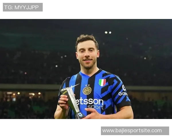 国米官方公布11月最佳球员候选名单劳塔罗迪马尔科博尼泽林斯基争夺荣誉